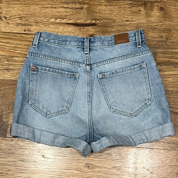 Urban Outfitters BDG Mom High Rise Denim Jean Shorts Rolled Hem 27 - Picture 3 of 3